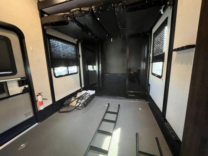 2022 Dutchmen 2022 Dutchmen Voltage - thumbnail 27