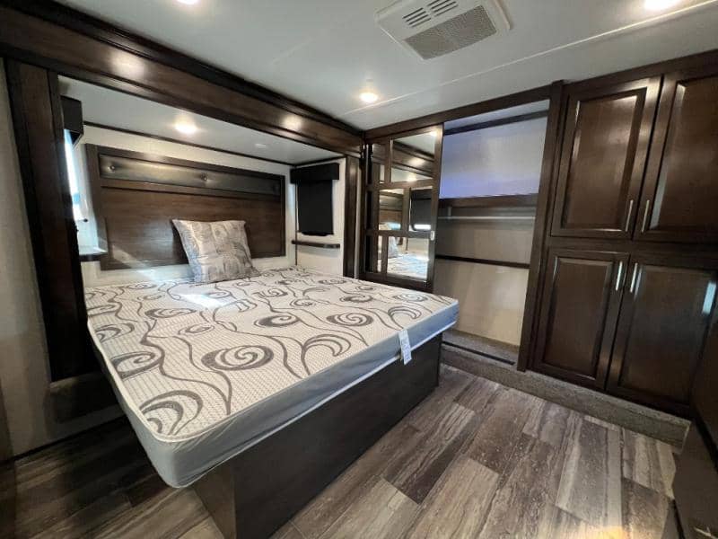 2022 Dutchmen 2022 Dutchmen Voltage - thumbnail 32