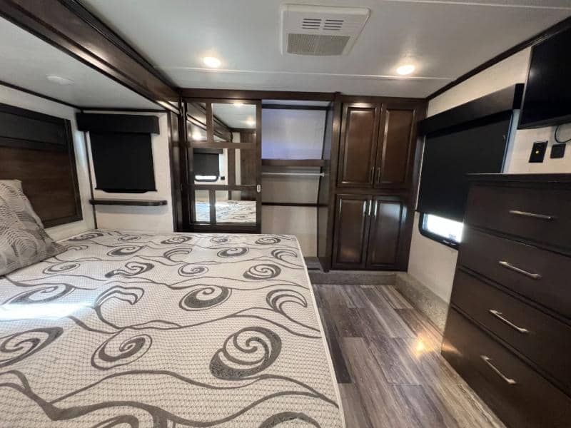 2022 Dutchmen 2022 Dutchmen Voltage - thumbnail 40