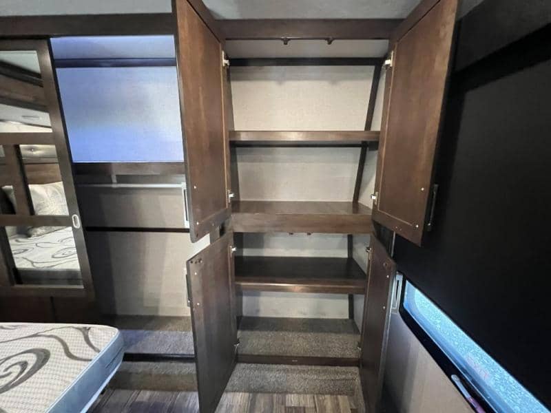 2022 Dutchmen 2022 Dutchmen Voltage - thumbnail 42