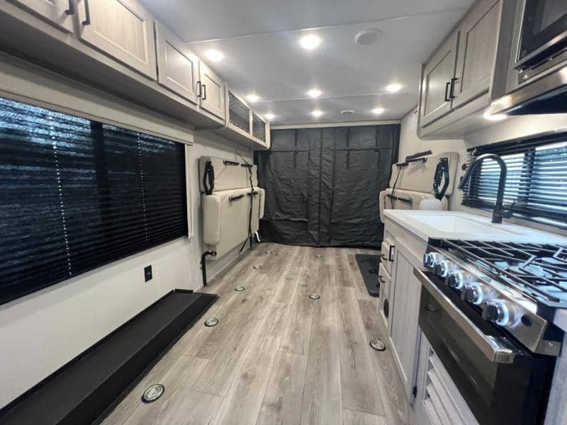 2024 Coachmen 2024 Coachmen Catalina Trail Blazer - thumbnail 12