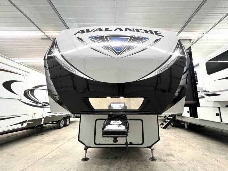 2018 Keystone RV 2018 Keystone RV Avalanche - thumbnail 4
