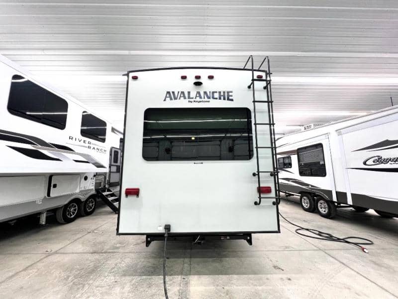 2018 Keystone RV 2018 Keystone RV Avalanche - thumbnail 7