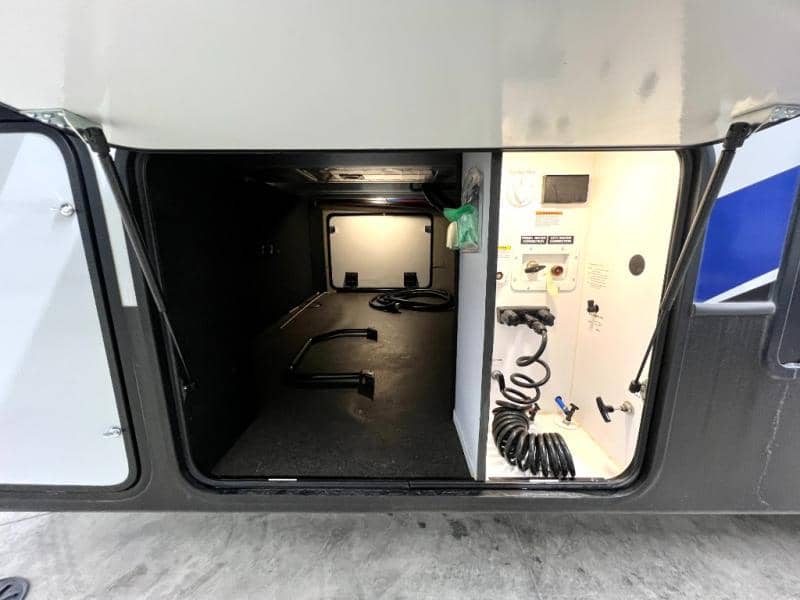 2018 Keystone RV 2018 Keystone RV Avalanche - thumbnail 12