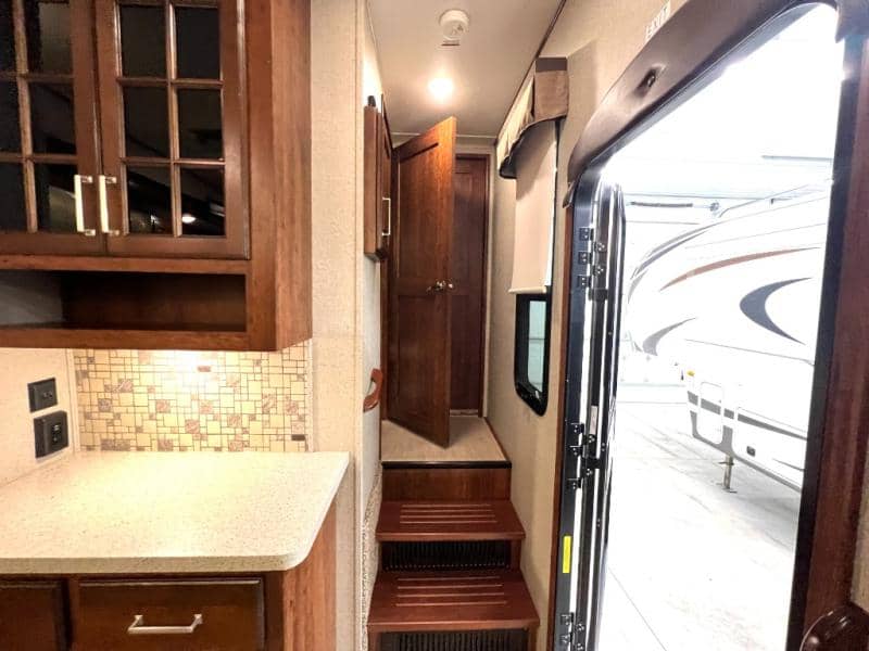 2018 Keystone RV 2018 Keystone RV Avalanche - thumbnail 35