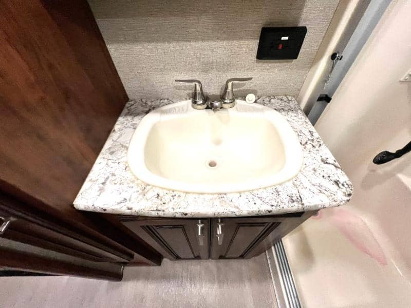 2018 Keystone RV 2018 Keystone RV Avalanche - thumbnail 42