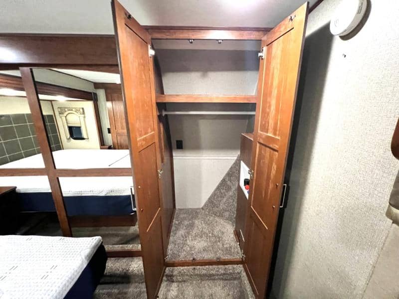 2018 Keystone RV 2018 Keystone RV Avalanche - thumbnail 45