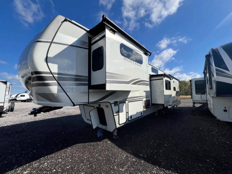 2022 Keystone RV 2022 Keystone RV Montana - thumbnail 4