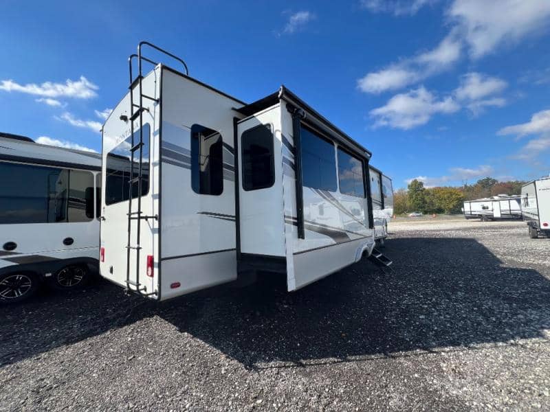 2022 Keystone RV 2022 Keystone RV Montana - thumbnail 9