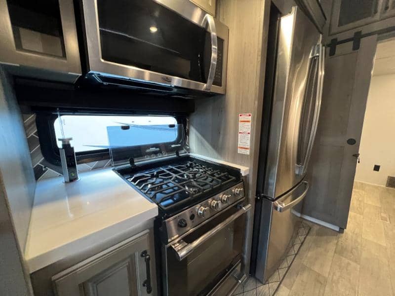 2022 Keystone RV 2022 Keystone RV Montana - thumbnail 24