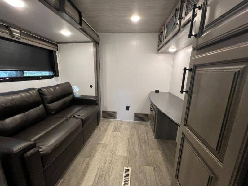 2022 Keystone RV 2022 Keystone RV Montana - thumbnail 35
