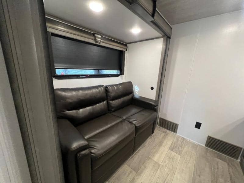 2022 Keystone RV 2022 Keystone RV Montana - thumbnail 36