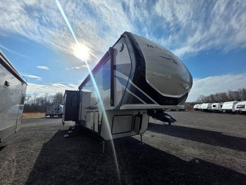 2018 Keystone RV 2018 Keystone RV Montana High Country - thumbnail 3