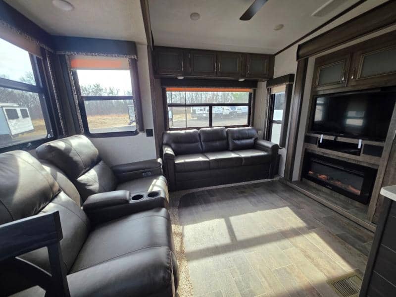 2018 Keystone RV 2018 Keystone RV Montana High Country - thumbnail 25