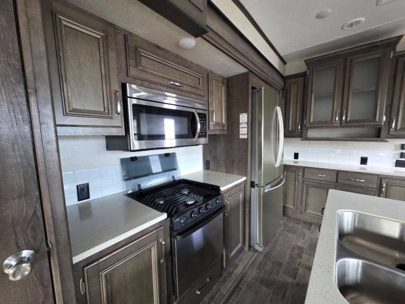 2018 Keystone RV 2018 Keystone RV Montana High Country - thumbnail 26