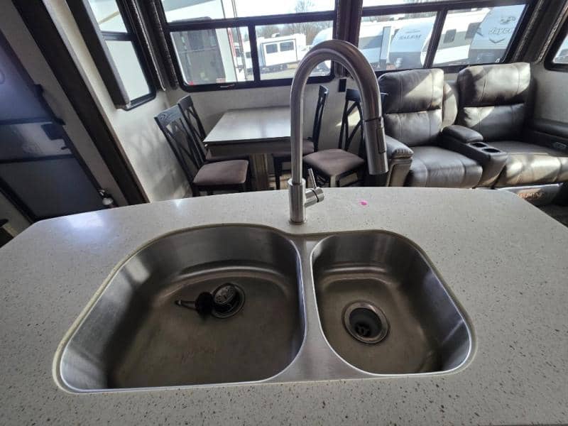 2018 Keystone RV 2018 Keystone RV Montana High Country - thumbnail 30