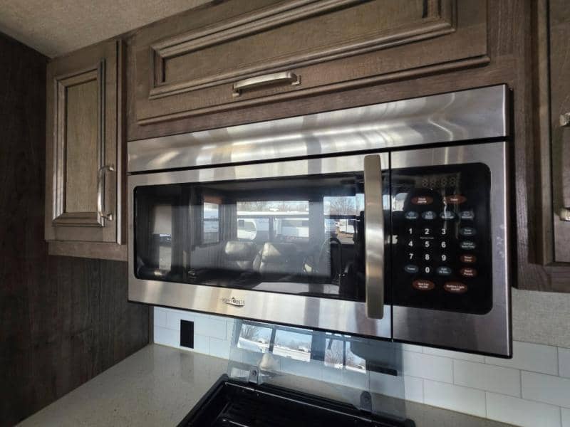 2018 Keystone RV 2018 Keystone RV Montana High Country - thumbnail 36