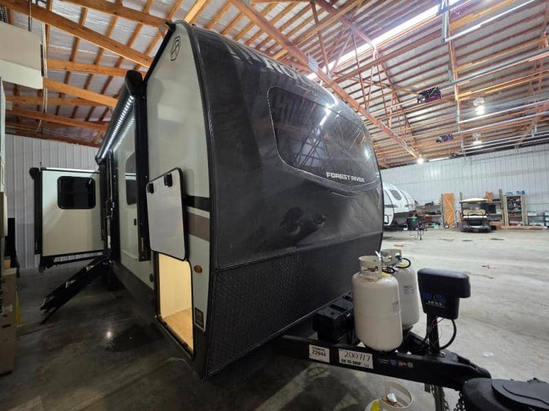 2026 Forest River 2026 Forest River Rockwood Ultra Lite - thumbnail 3