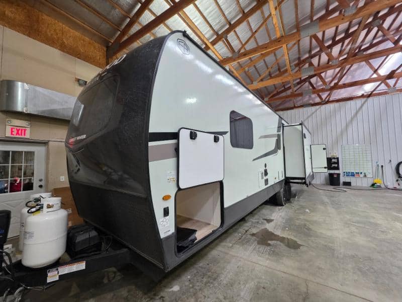 2026 Forest River 2026 Forest River Rockwood Ultra Lite - thumbnail 5