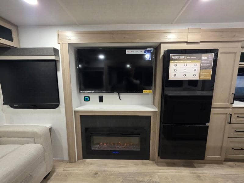 2026 Forest River 2026 Forest River Rockwood Ultra Lite - thumbnail 21