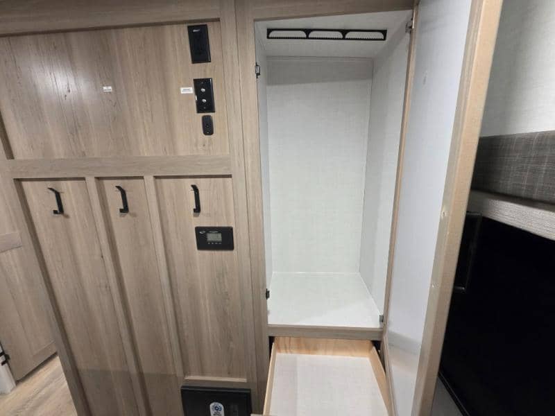 2026 Forest River 2026 Forest River Rockwood Ultra Lite - thumbnail 47