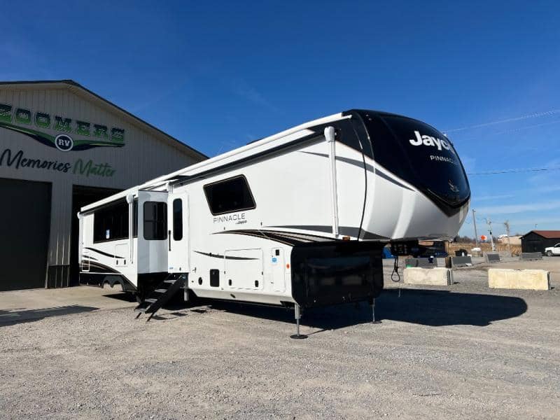 2026 Jayco 2026 Jayco Pinnacle - thumbnail 3