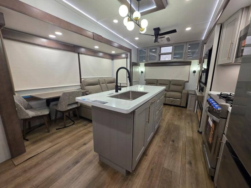 2026 Alliance RV 2026 Alliance RV Paradigm - thumbnail 17