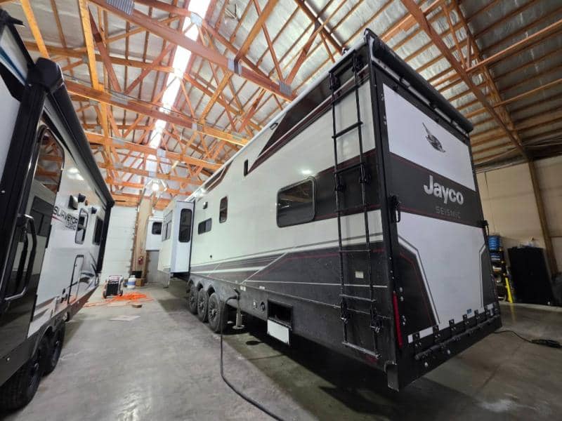 2026 Jayco 2026 Jayco Seismic Toy Hauler - thumbnail 4