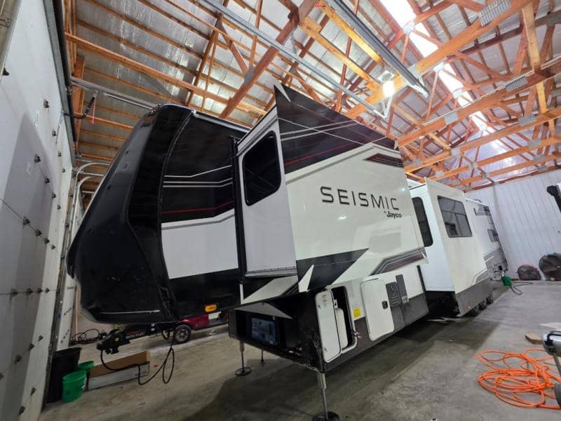 2026 Jayco 2026 Jayco Seismic Toy Hauler - thumbnail 5