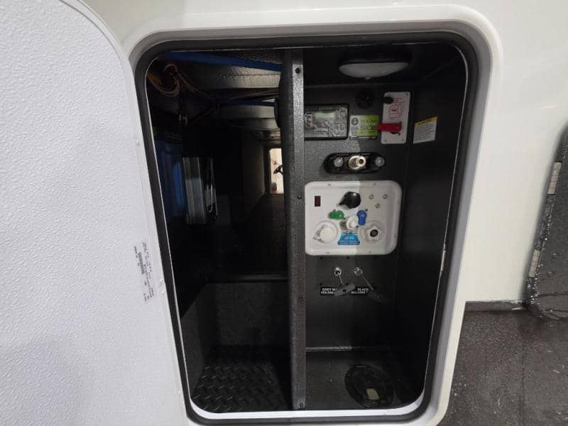 2026 Jayco 2026 Jayco Seismic Toy Hauler - thumbnail 9