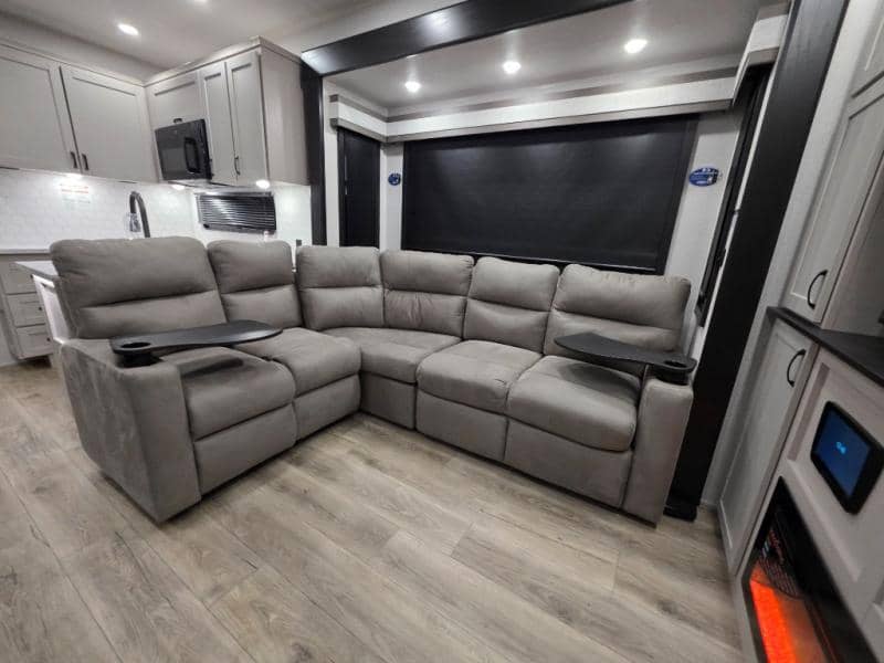 2026 Jayco 2026 Jayco Seismic Toy Hauler - thumbnail 15