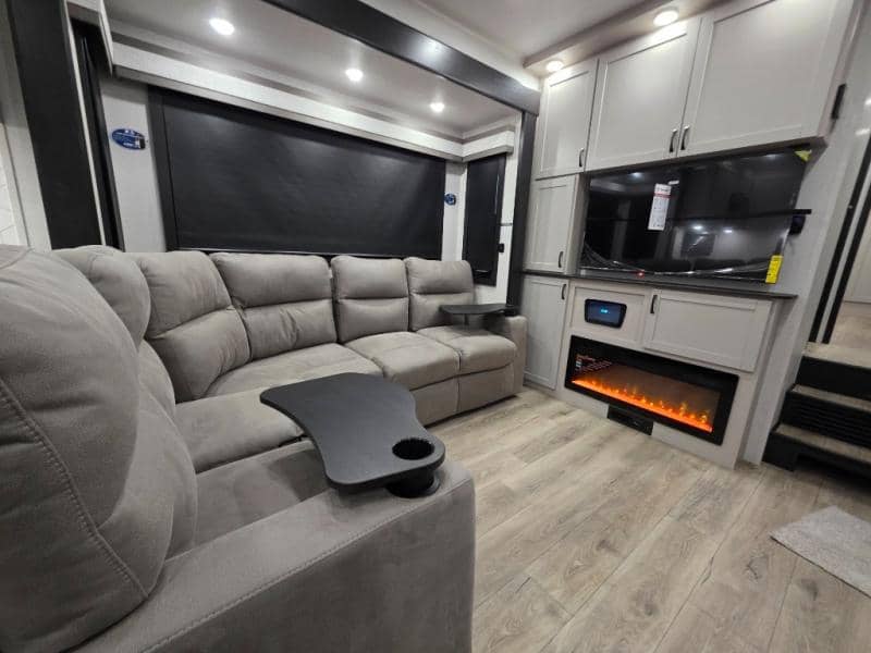 2026 Jayco 2026 Jayco Seismic Toy Hauler - thumbnail 16