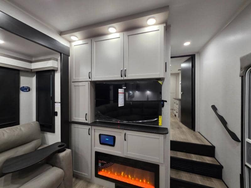 2026 Jayco 2026 Jayco Seismic Toy Hauler - thumbnail 17