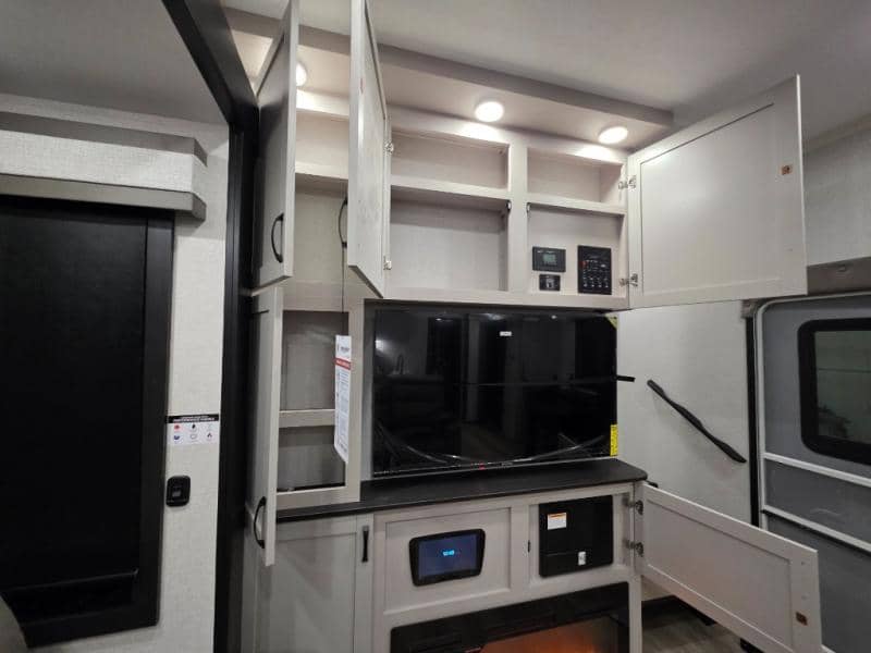 2026 Jayco 2026 Jayco Seismic Toy Hauler - thumbnail 19