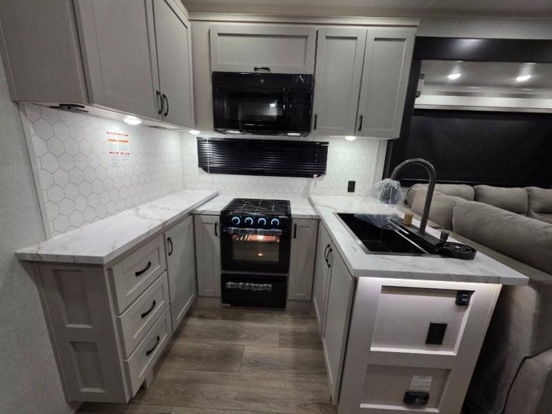 2026 Jayco 2026 Jayco Seismic Toy Hauler - thumbnail 24