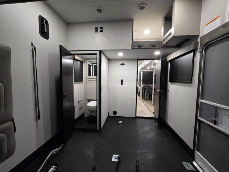 2026 Jayco 2026 Jayco Seismic Toy Hauler - thumbnail 37