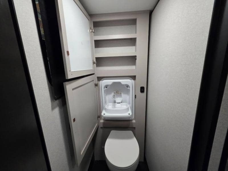 2026 Jayco 2026 Jayco Seismic Toy Hauler - thumbnail 40