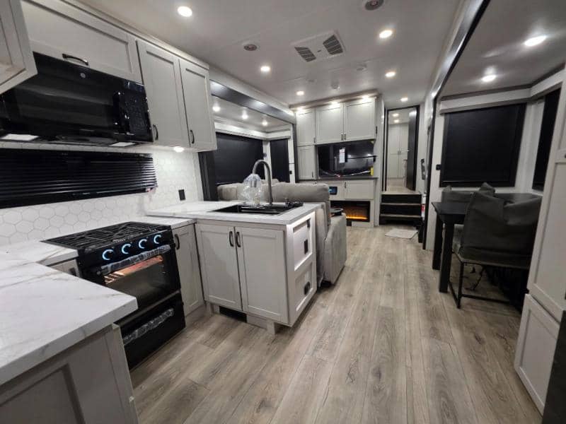 2026 Jayco 2026 Jayco Seismic Toy Hauler - thumbnail 41