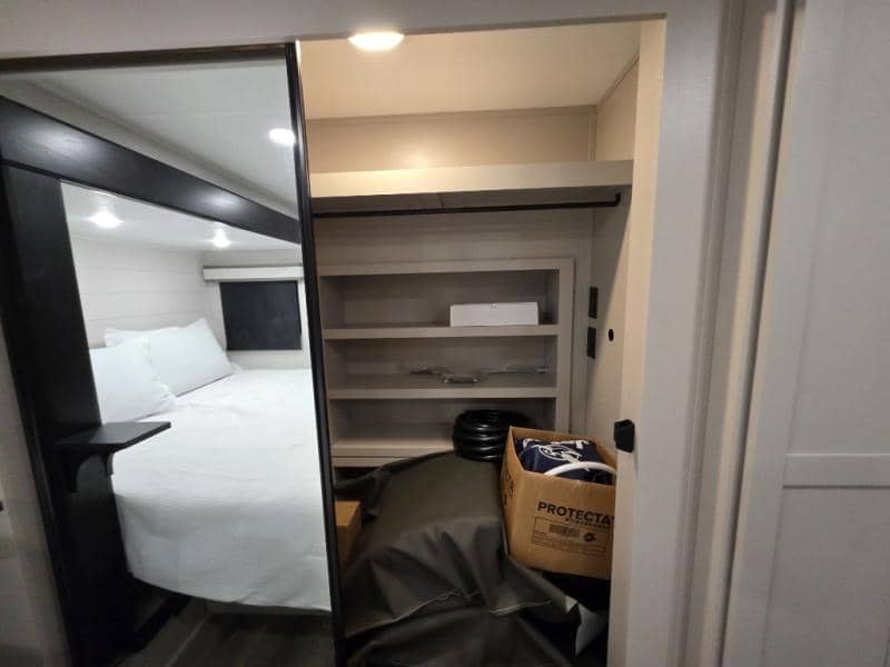 2026 Jayco 2026 Jayco Seismic Toy Hauler - thumbnail 48