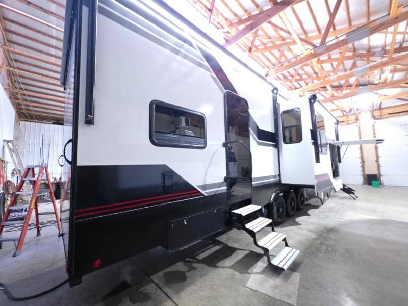 2026 Alliance RV 2026 Alliance RV Valor - thumbnail 3