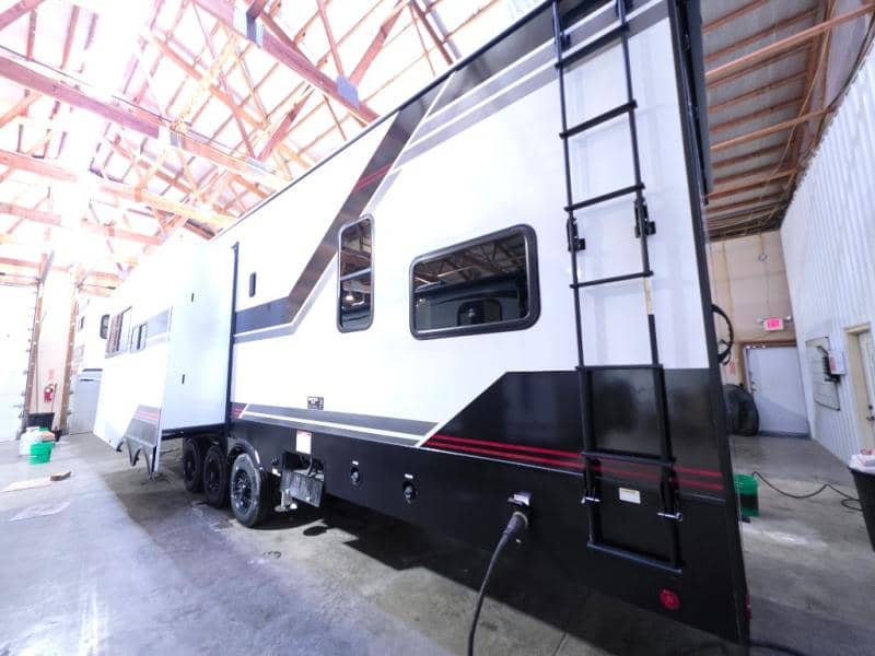 2026 Alliance RV 2026 Alliance RV Valor - thumbnail 4