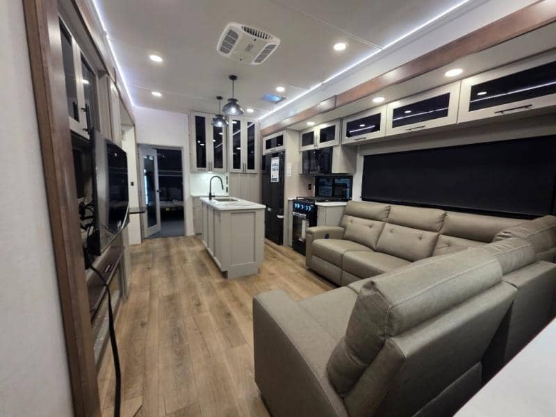 2026 Alliance RV 2026 Alliance RV Valor - thumbnail 16