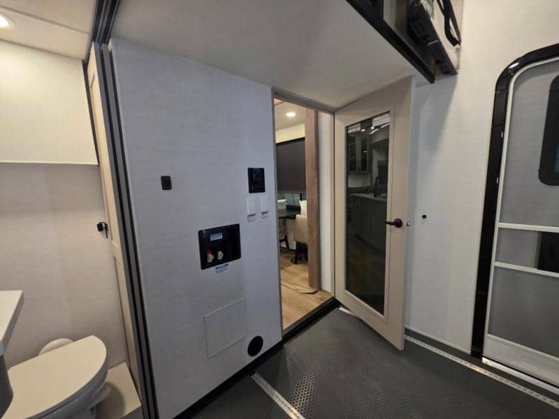 2026 Alliance RV 2026 Alliance RV Valor - thumbnail 36