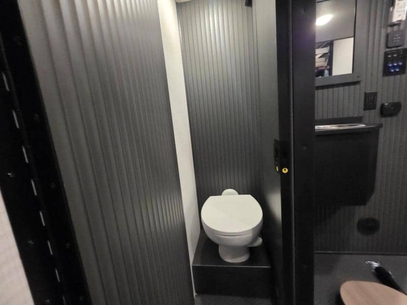 2026 Forest River 2026 Forest River Xlr Nitro Toy Hauler - thumbnail 42