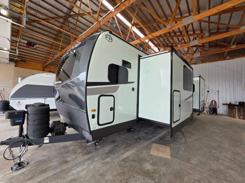 2026 Forest River 2026 Forest River Rockwood Ultra Lite - thumbnail 5