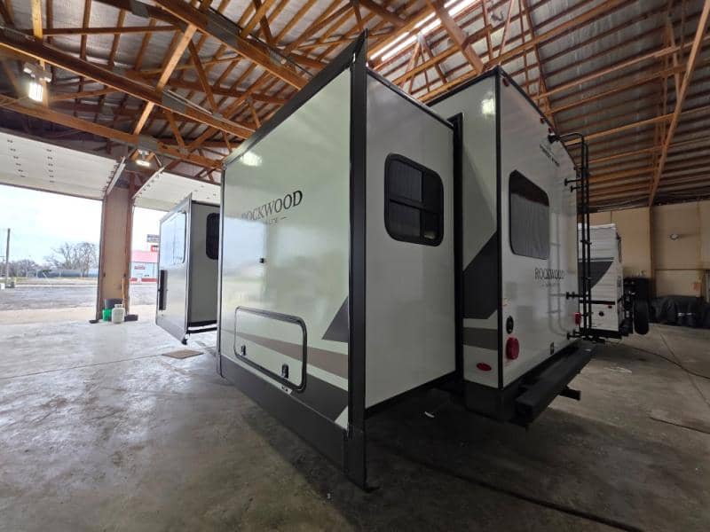 2026 Forest River 2026 Forest River Rockwood Ultra Lite - thumbnail 7