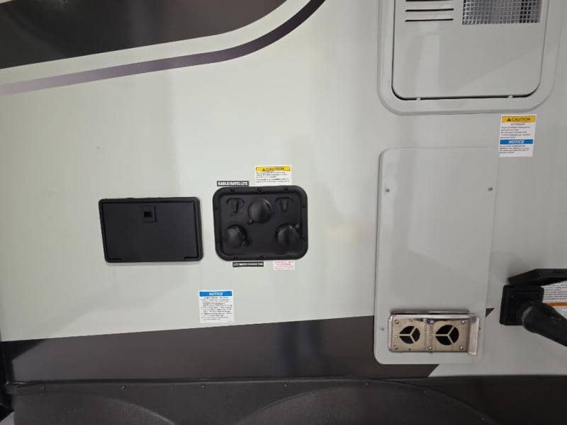 2026 Forest River 2026 Forest River Rockwood Ultra Lite - thumbnail 11