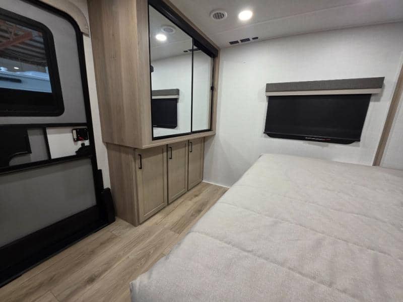 2026 Forest River 2026 Forest River Rockwood Ultra Lite - thumbnail 47