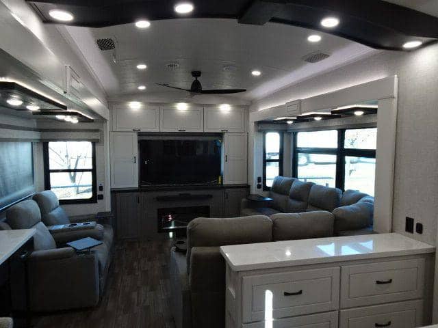 2025 Jayco 2025 Jayco North Point - thumbnail 12