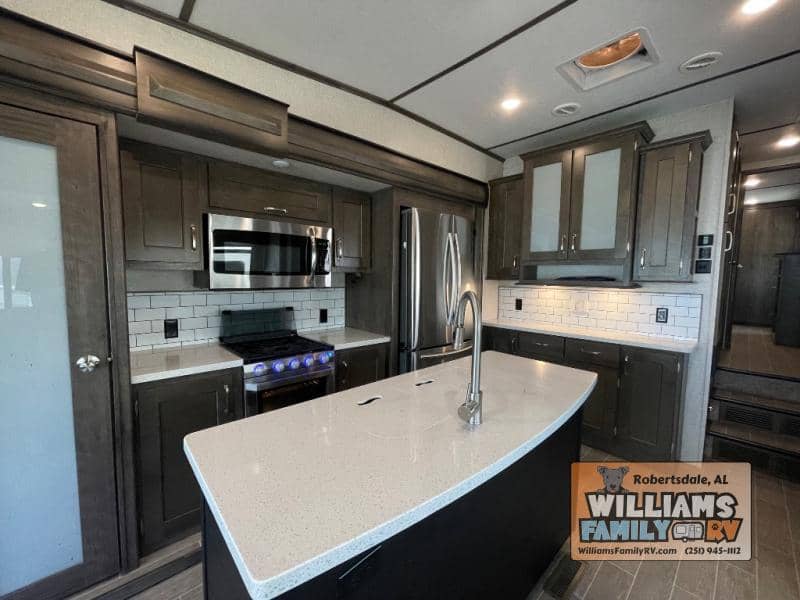 2019 Keystone RV 2019 Keystone RV Montana - thumbnail 11